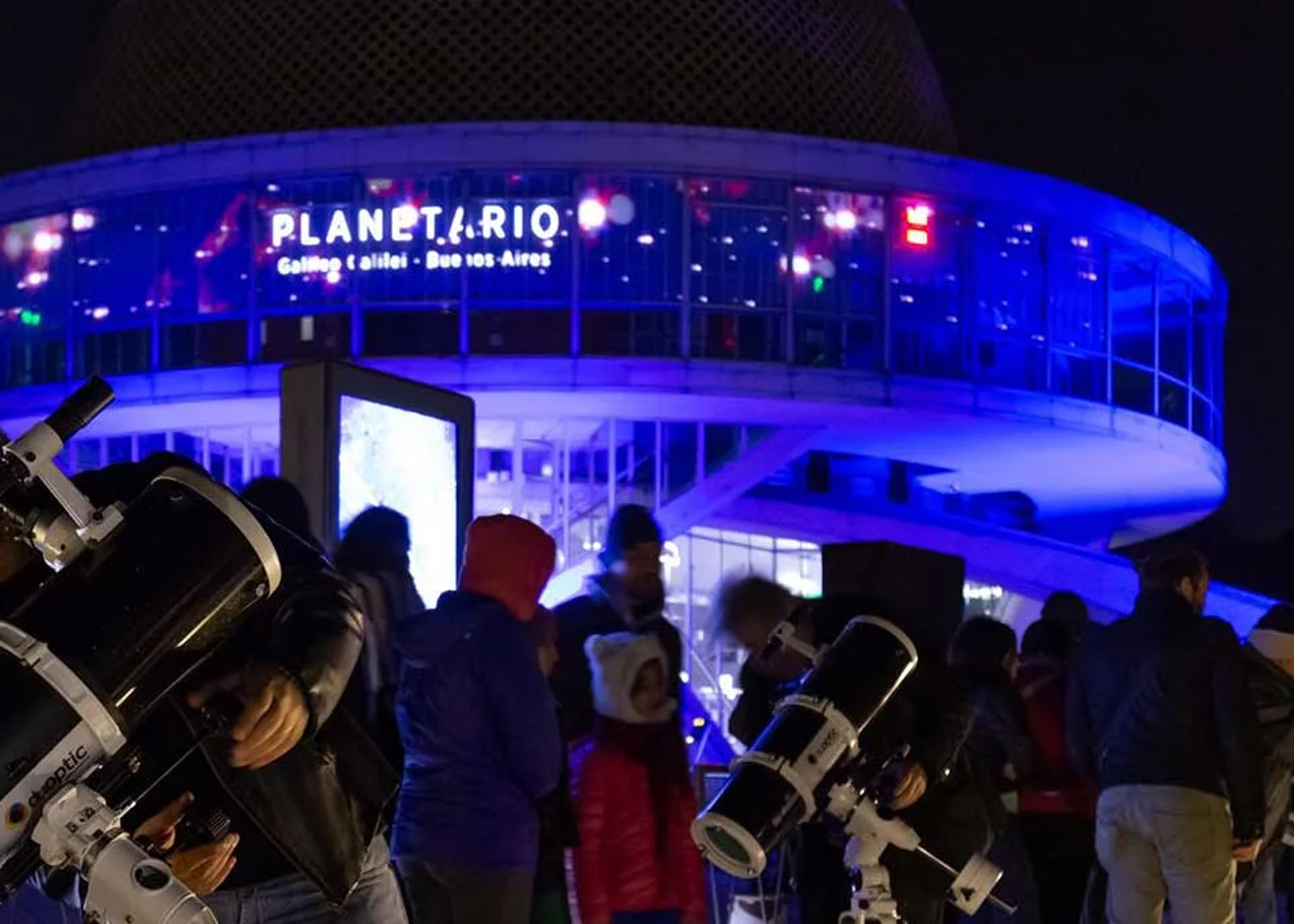 Planetario: Telescopios para ver 4 globos
