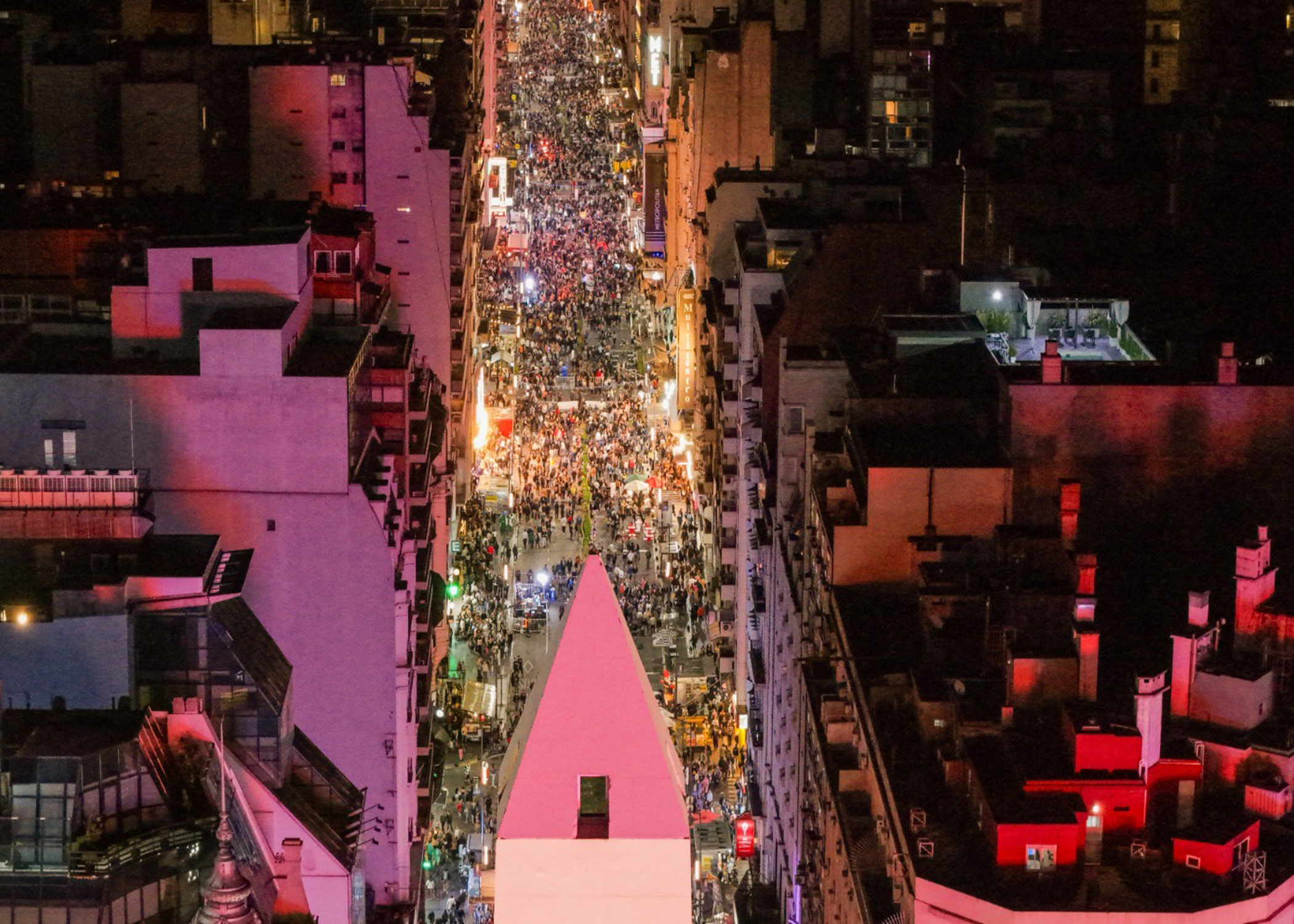 La avenida Corrientes celebra los 100 años del creador de Asterix