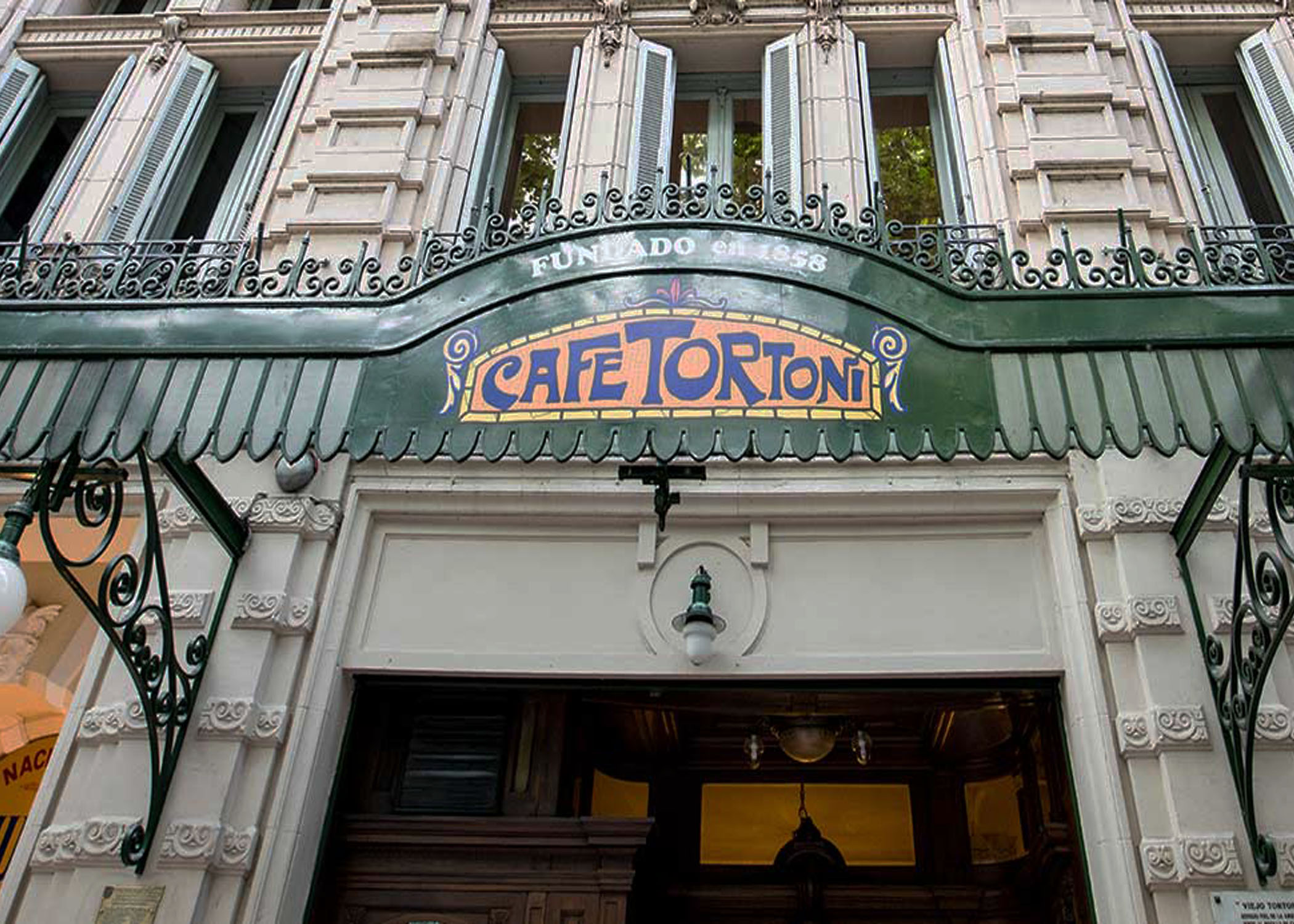 Café Tortoni: el histórico café que conserva el alma de Buenos Aires